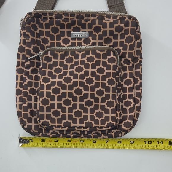 Baggallini Geometric Crossbody - Picture 6 of 16
